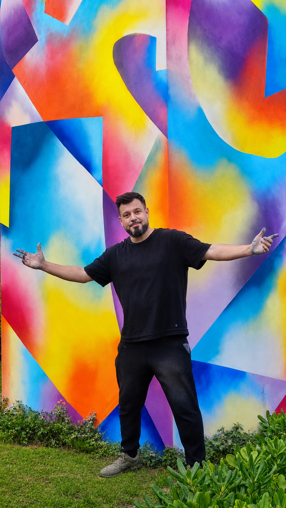 Hize mural with abstract graffiti shapes in a contemporary space