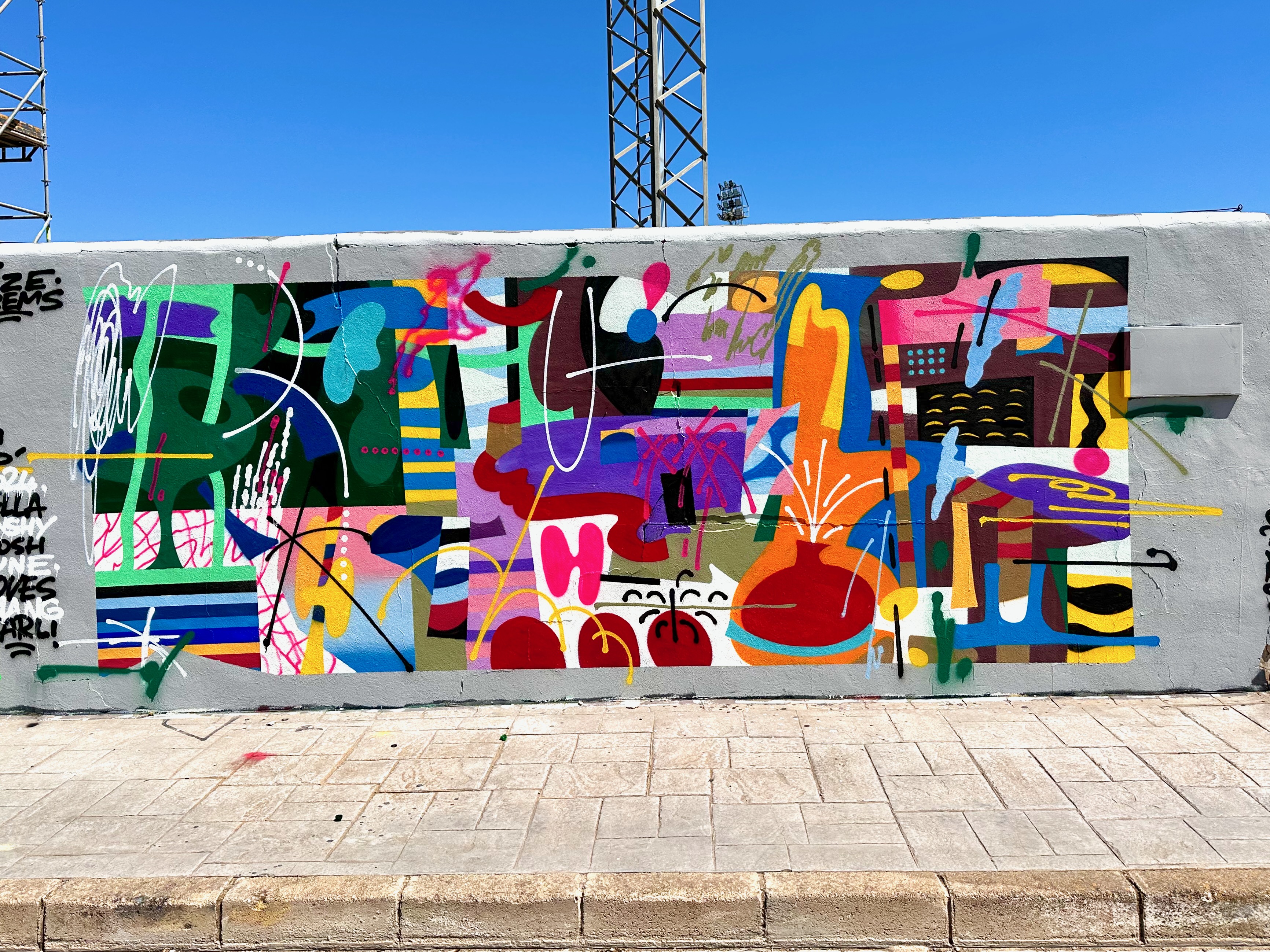 Hize abstract graffiti mural in a contemporary space