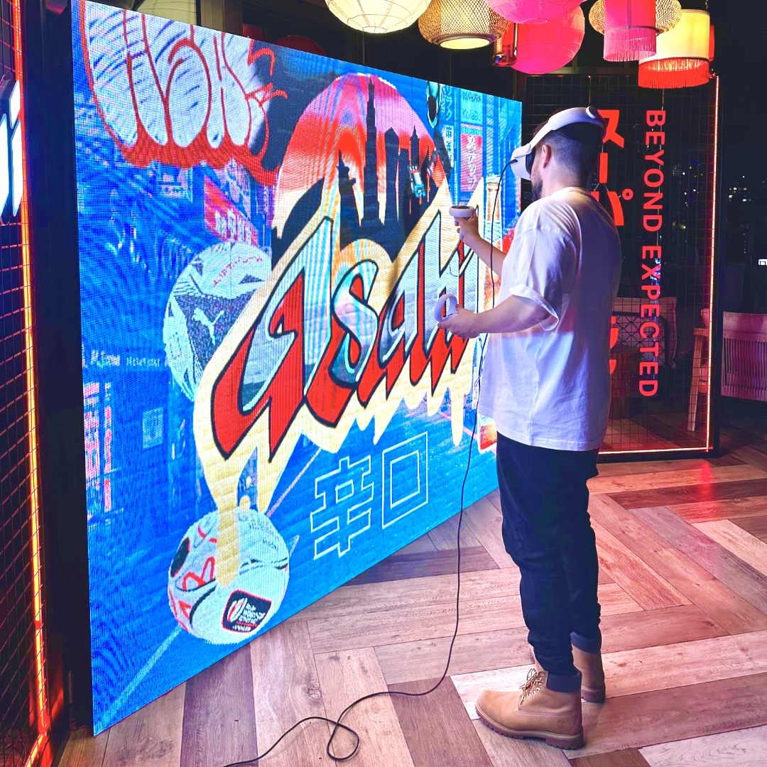 Hize VR art performance creating digital graffiti in real time